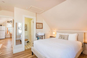 Downtown Loft-Sauna,Bikes,Hot Tub & Great Fun